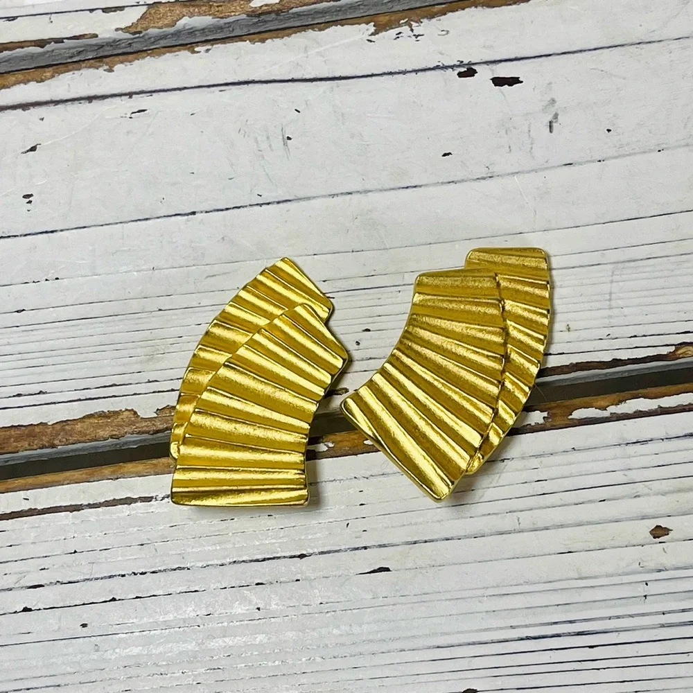 CRAFT Vintage 80’s MCM Art Deco Gold Tone Fan Signed Statement Clip On Earrings - Picture 3 of 10